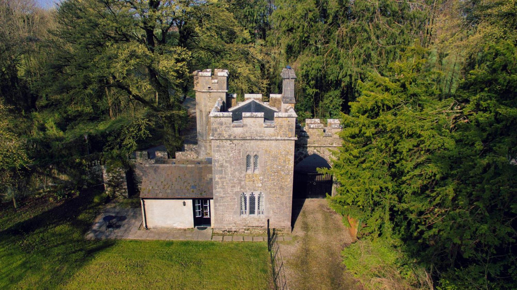 Villa Anne'S Grove Miniature Castle Castletownroche Exterior foto