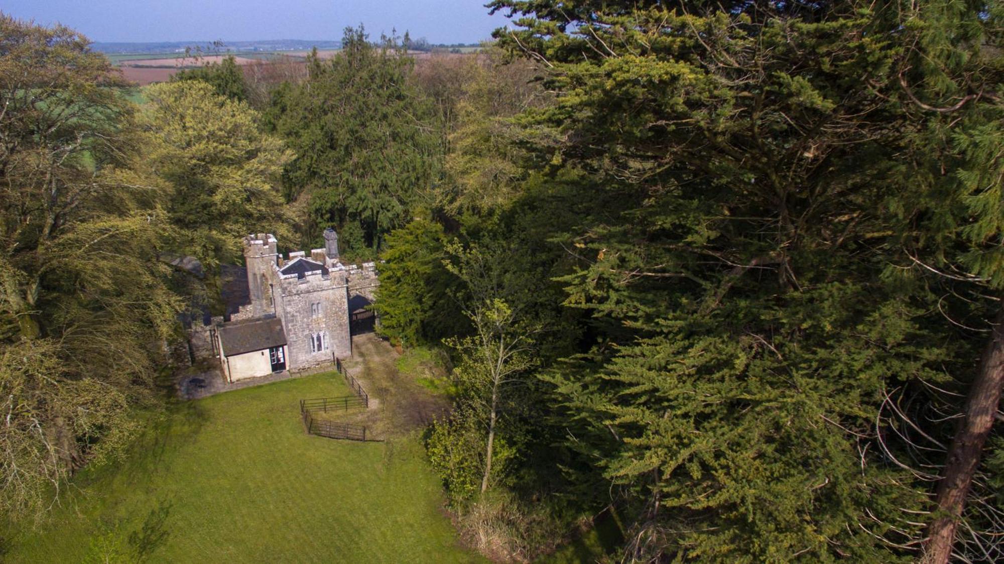 Villa Anne'S Grove Miniature Castle Castletownroche Exterior foto